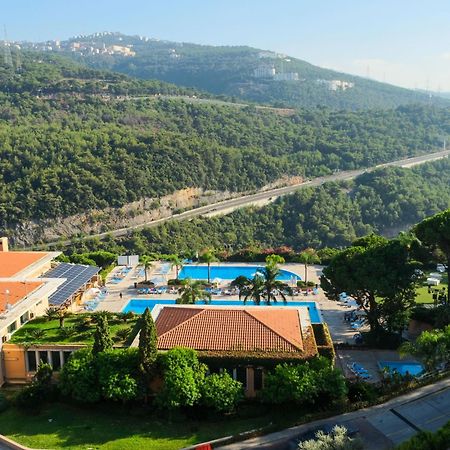 Country Lodge Hotel & Resort Beirut Exteriör bild