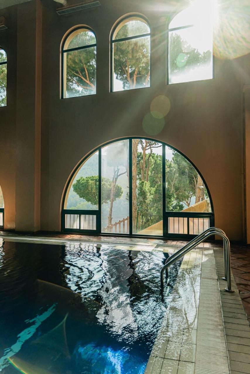 Country Lodge Hotel & Resort Beirut Exteriör bild