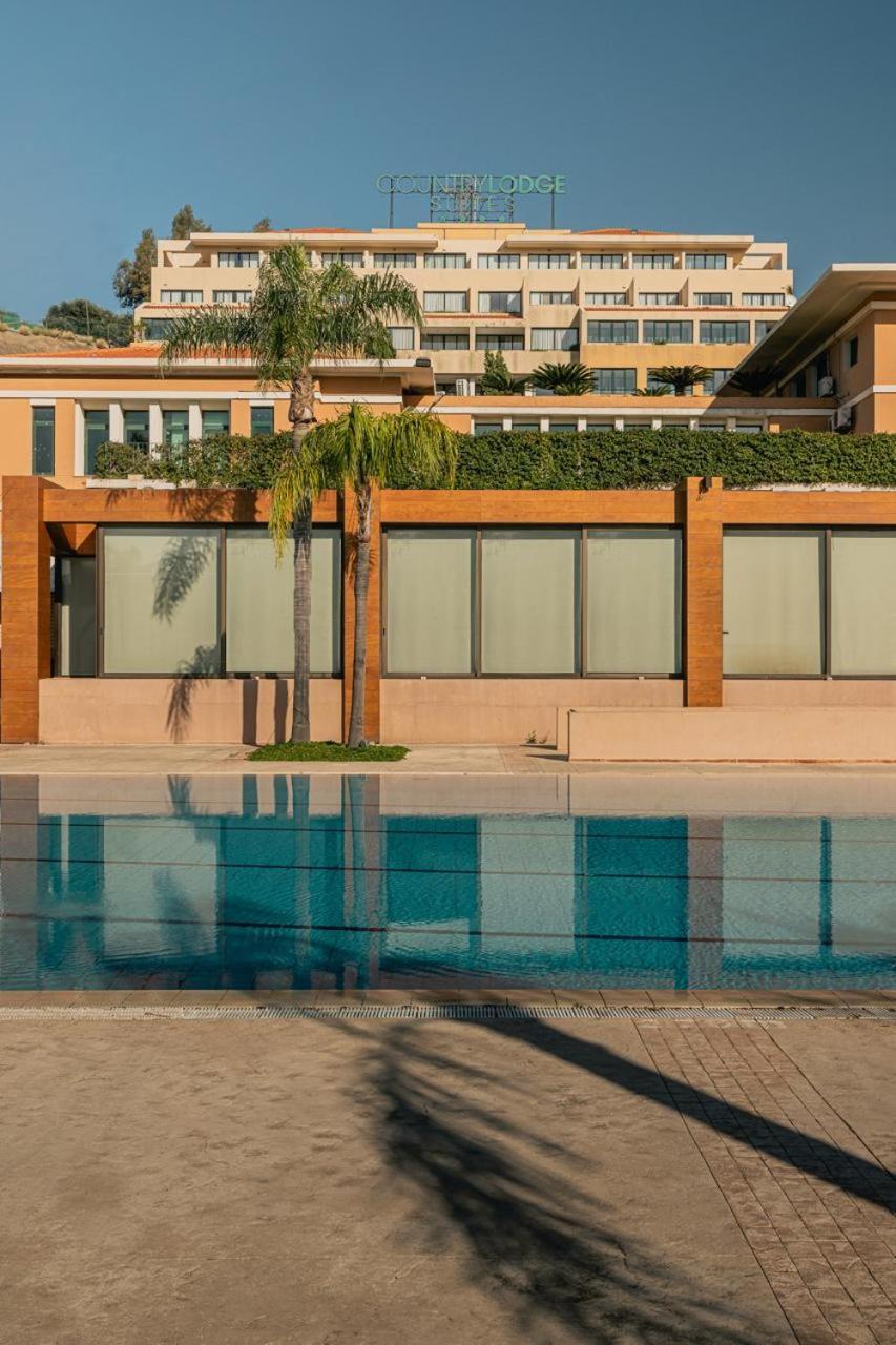 Country Lodge Hotel & Resort Beirut Exteriör bild