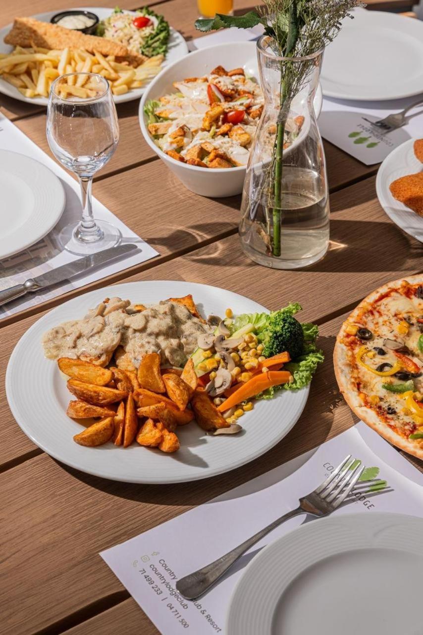 Country Lodge Hotel & Resort Beirut Exteriör bild