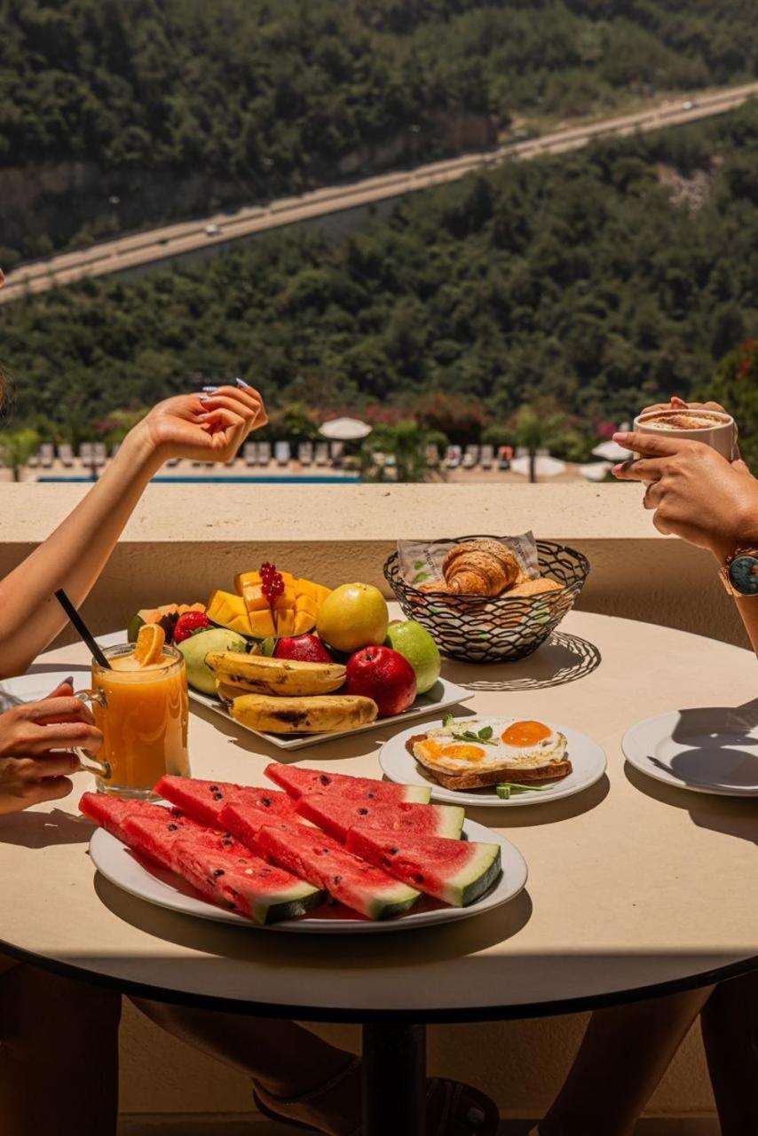 Country Lodge Hotel & Resort Beirut Exteriör bild
