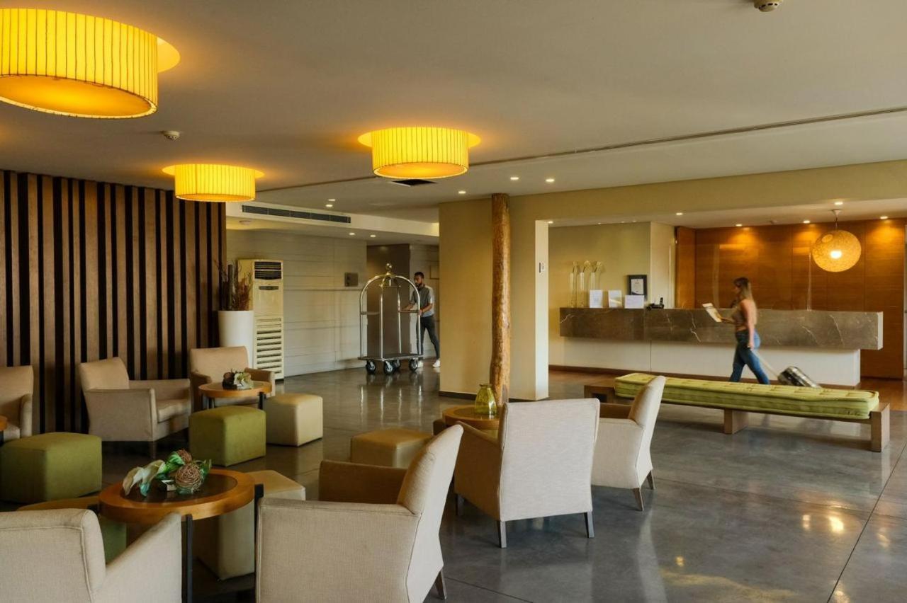 Country Lodge Hotel & Resort Beirut Exteriör bild