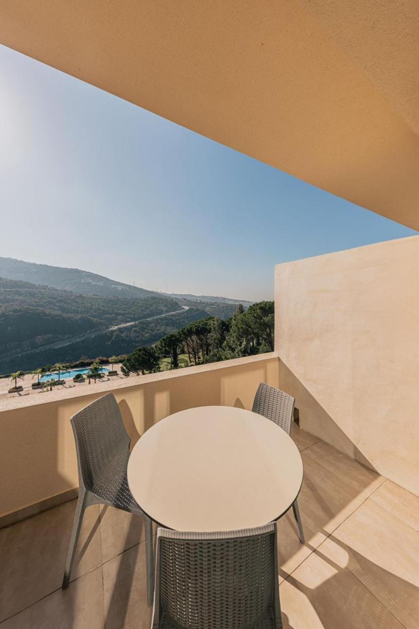 Country Lodge Hotel & Resort Beirut Exteriör bild