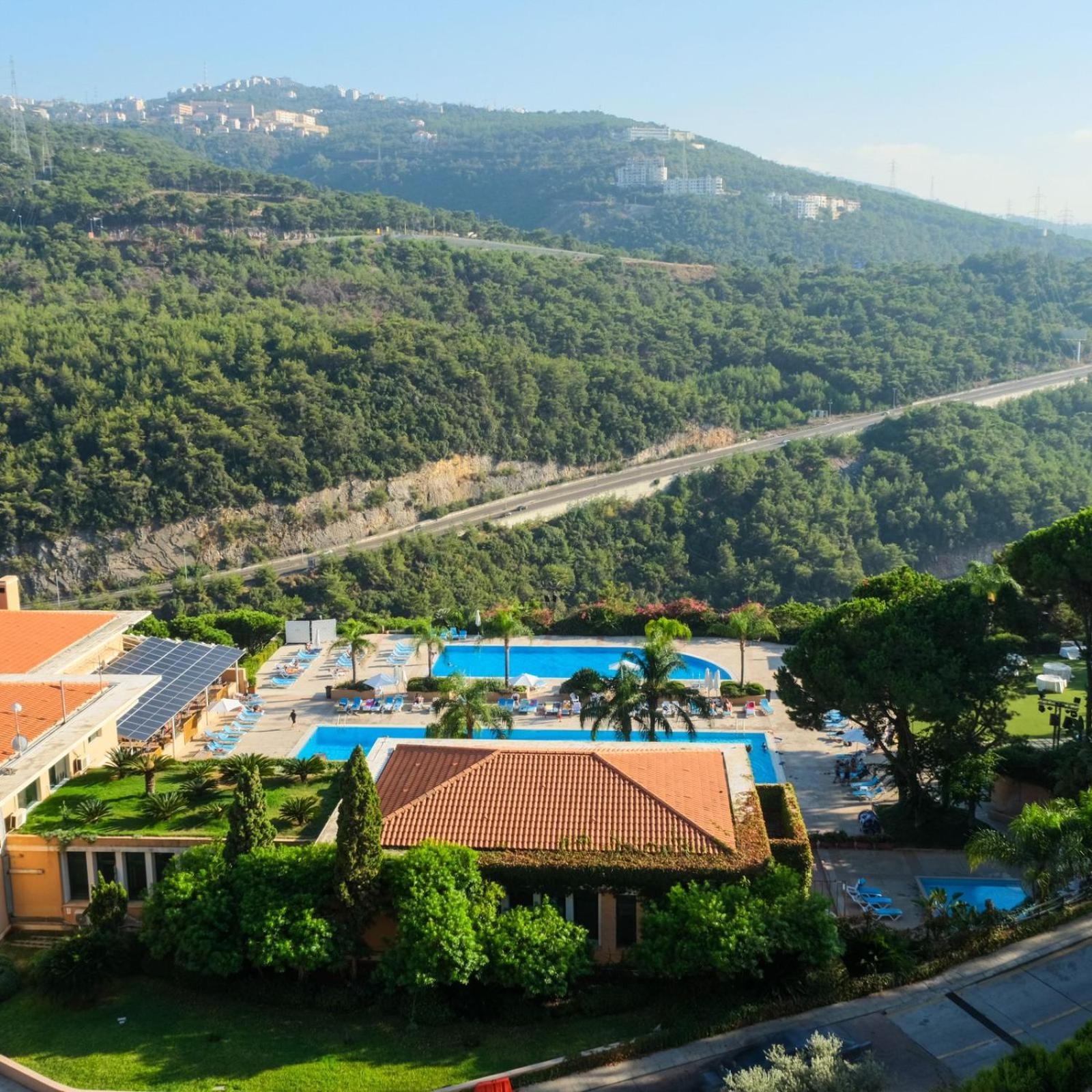 Country Lodge Hotel & Resort Beirut Exteriör bild