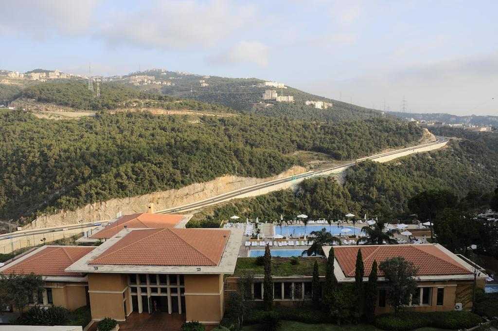 Country Lodge Hotel & Resort Beirut Exteriör bild