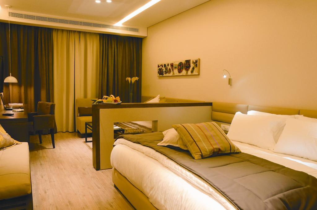 Country Lodge Hotel & Resort Beirut Exteriör bild