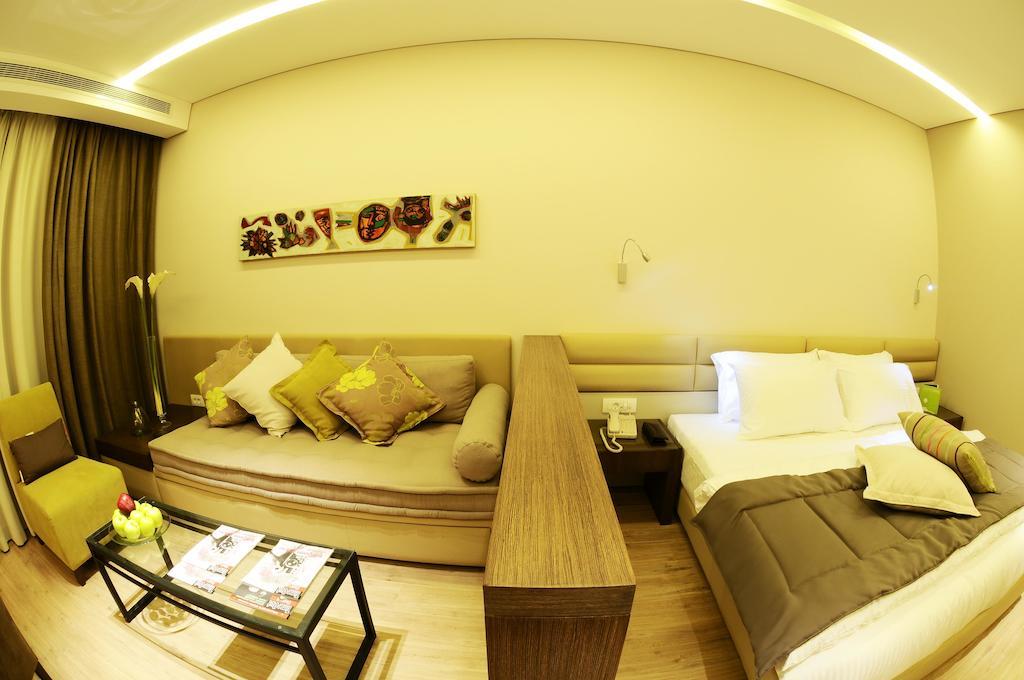Country Lodge Hotel & Resort Beirut Exteriör bild