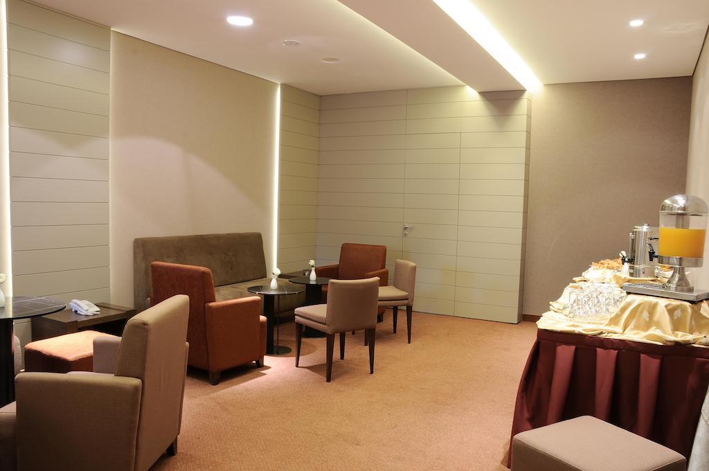 Country Lodge Hotel & Resort Beirut Exteriör bild
