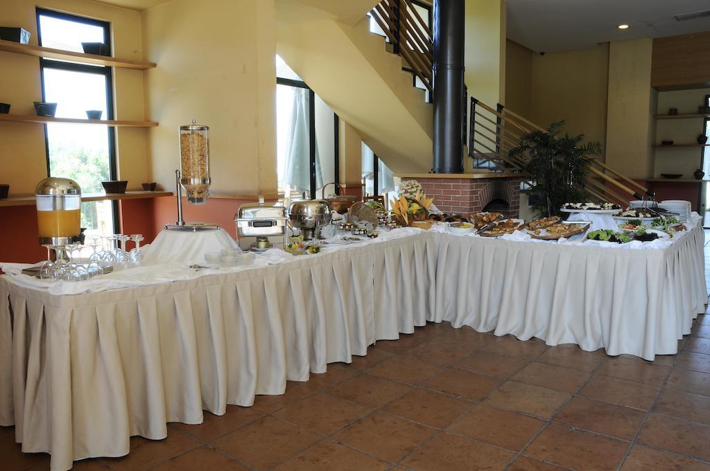 Country Lodge Hotel & Resort Beirut Exteriör bild